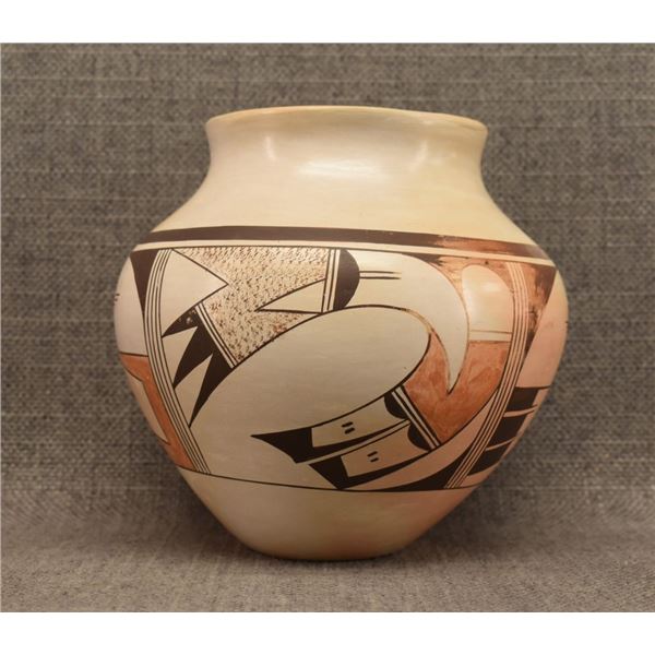 HOPI POTTERY VASE (JOY NAVASIE)