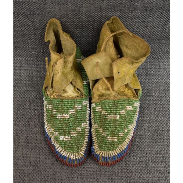 NORTHERN PLAINS/LAKOTA CHILDS MOCCASINS