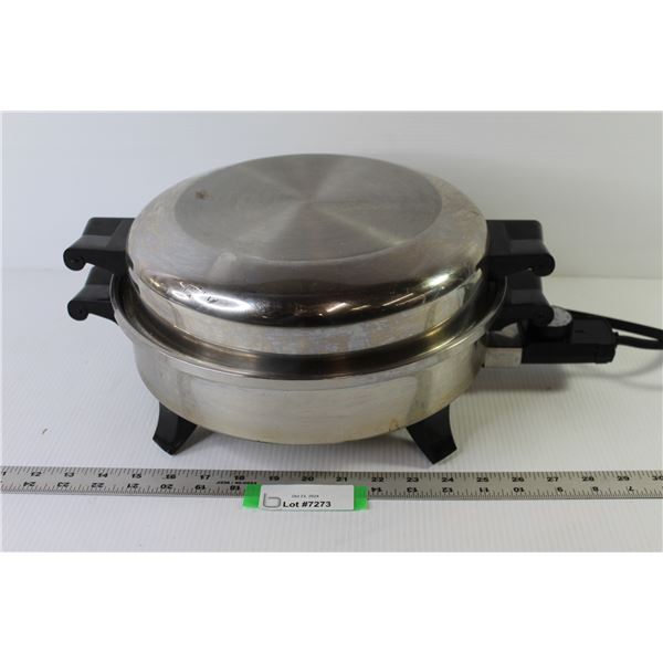 Electric Frying Pan w/Lid (powers on)