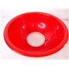 Image 3 : Set of (3) Red Pyrex Clear Bottom Mixing Bowls