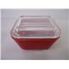 Image 5 : (2) Vintage Pyrex Red Refrigerator Dish with Ribbed Lid- the other has no lid