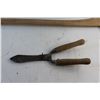 Image 5 : Garden Hedge Shears and an Axe - Made in Sweden