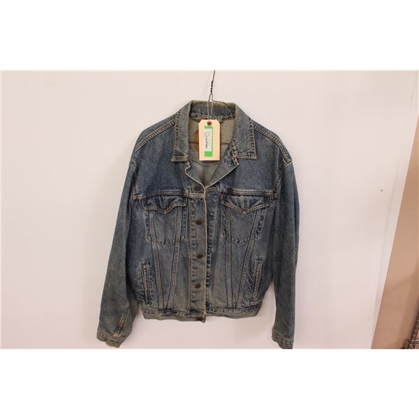 *Levi's Strauss & Co. Jean Jacket (Size Regular)