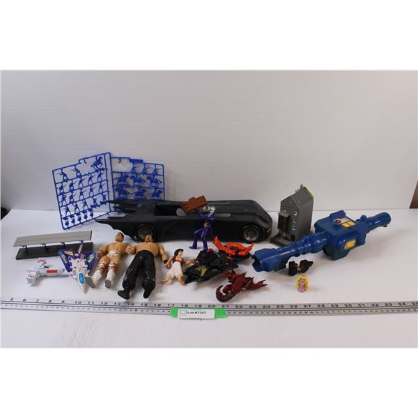 Children's Lot: Batmobile, Wrestlers, Aladdin, Spaceships, Transformers, Mini Cavalry, Train Set Bui