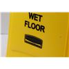 Image 2 : Rubbermaid Foldable "Caution Wet Floor" Sign - 25.5" x 11"