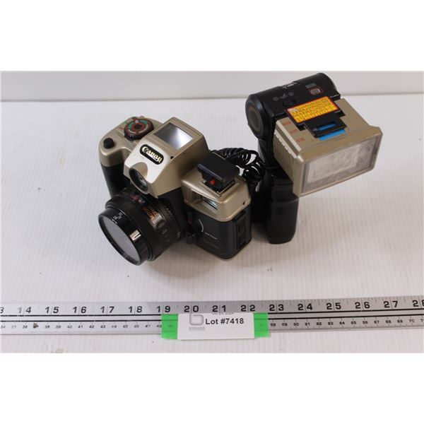 Canon Q8200 Camera w/ Flash Attachment - as is