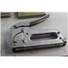 Image 10 : (3) Heavy Duty Staplers and Staples - Size from 1/2'' to 3/8''
