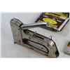 Image 11 : (3) Heavy Duty Staplers and Staples - Size from 1/2'' to 3/8''