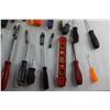 Image 5 : (10+) Screwdrivers, Spirit Level, Screw Extractors and Assorted Tools