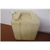 Image 10 : *(2) Rubbermaid Tubs (1) Missing Lid, Large Water Jug