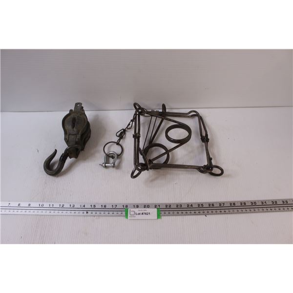 Pulley w/Hook & Beaver / Skunk Body Trap