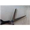 Image 6 : (8) Scissors and Metal Box
