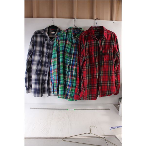 (3) Men's Flannel Shirts XL (Levi's, Chaps, Urban Vintage)