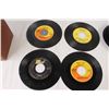 Image 5 : 48 Record Case with 45 Records (Beatles, Beach Boys etc.)