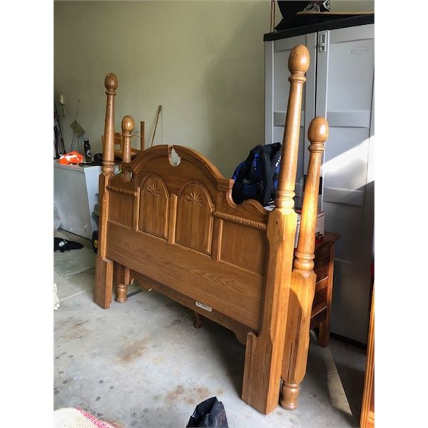 Oak 4 Poster bed -Fits Queen or Double Frame, no rails included