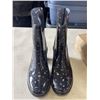 Image 2 : NEW PAIR OF RUBBER BOOTS SIZE 40
