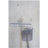 Image 2 : shovel and squeegee