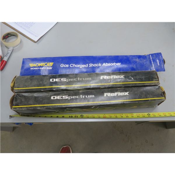 two reflex struts, 1 gas charged shock absorber