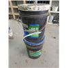 Image 1 : 15-40 DMO pail and small amount of gear oil