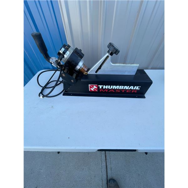 Thumb Nail Bowtie Cutter