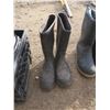 Image 4 : two pairs of rubber boots