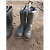 Image 5 : two pairs of rubber boots