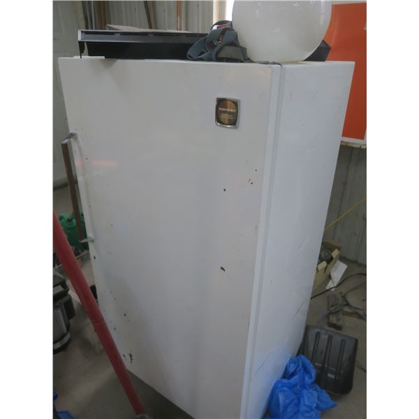 manual defrost vintage fridge