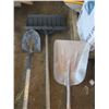 Image 3 : 3 shovels