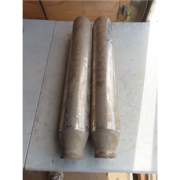 two ractive exhaust tips 2.5"