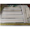 Image 1 : 8 assorted blinds
