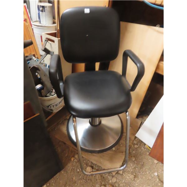 barber , hairdresser chair like new condition