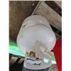 Image 2 : propane tank