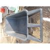 Image 2 : rubbermaid plastic dump wheel barrell like new