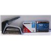 Image 1 : ARROW STAPLEGUN WITH 2 BOXES OF STAPLES