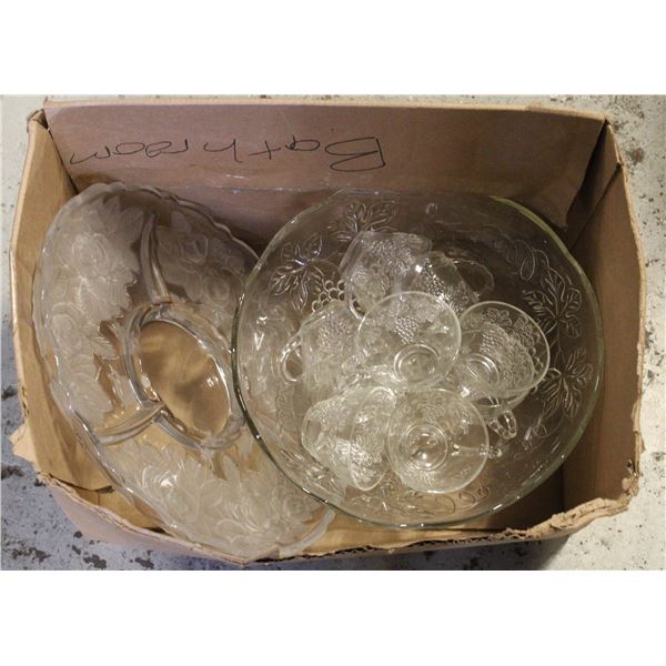 VINTAGE GLASS PUNCH BOWL SET AND TRAY