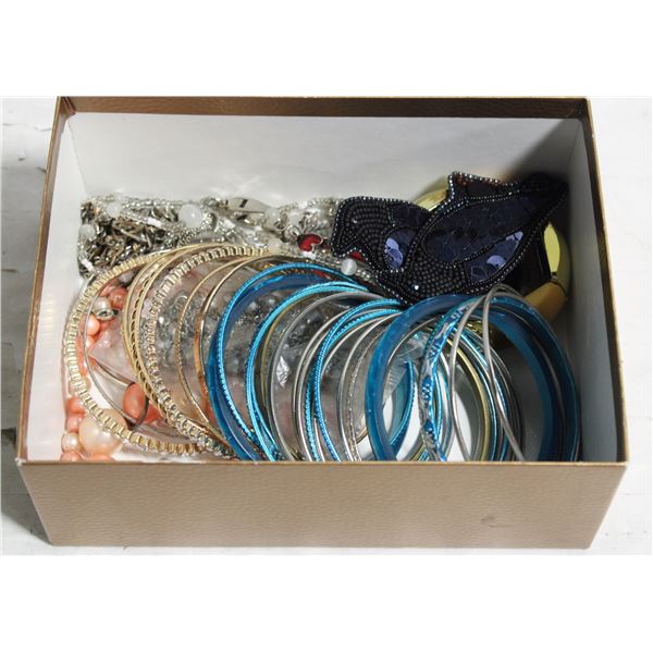 BRACELETS & NECKLACES - ESTATE