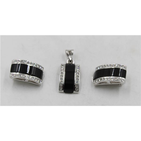 BLACK AND WHITE CLIP ON EARRING AND PENDANT SET