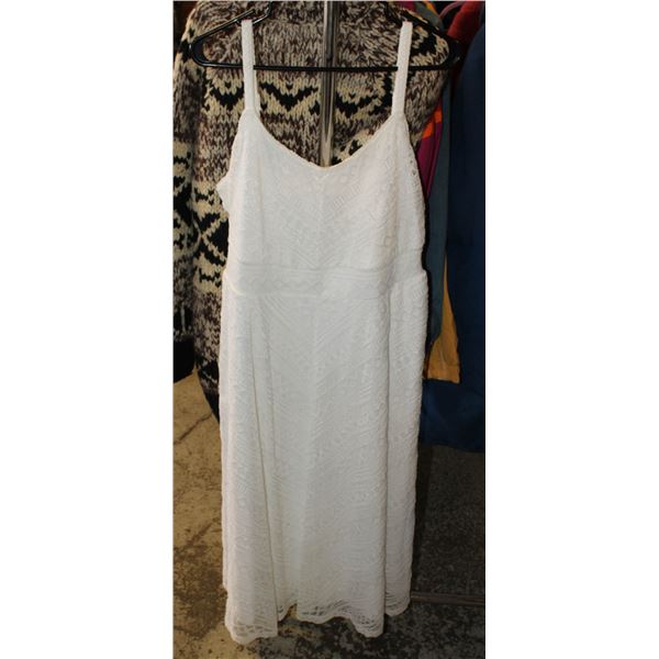 WHITE TORRID DRESS SIZE 1 - NEW