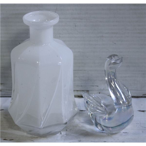 MURANO WHITE ART GLASS VASE ITALY + IRRIDESCENT GL