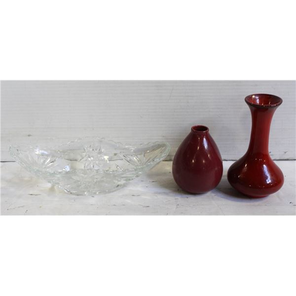 FLAT WITH BMP RED VASE, RED BUD VASE, CRYSTAL DISH