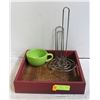Image 1 : TRAY WITH GREEN SOUP CUP, PAPER TOWEL HOLDER