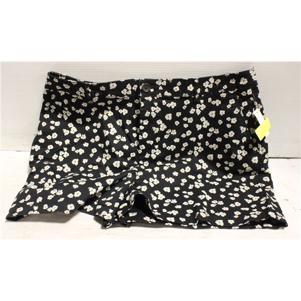 NEW BLACK FLORAL LADIES SHORTS SIZE 16