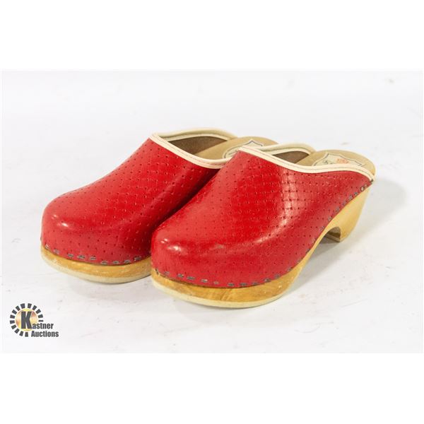 PAIR OF WOODEN KIDS CLOGS KRONE TOFFEL
