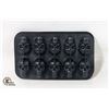 Image 1 : #833-2 PIECE SET OF 10 SKULL MOLDS WITH FUNNEL TO