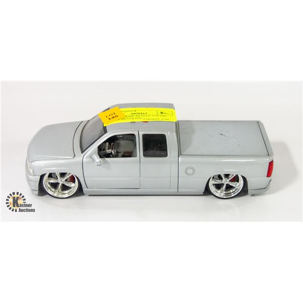 JADA BIG TIME MUSCLE 1/24 2002 CHEVY SILVERADO