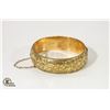 Image 1 : ENGRAVED VINTAGE GOLD FILLED BANGLE