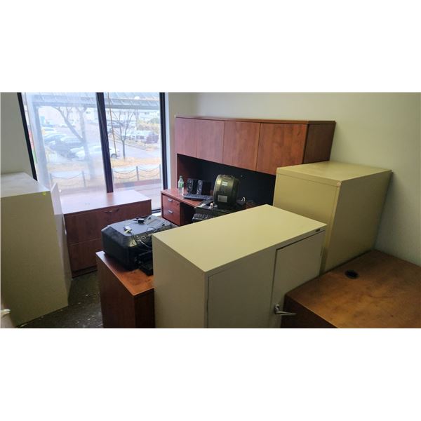 *OFFSITE* CONTENTS OF ROOM INCLUDES FURNITURE &