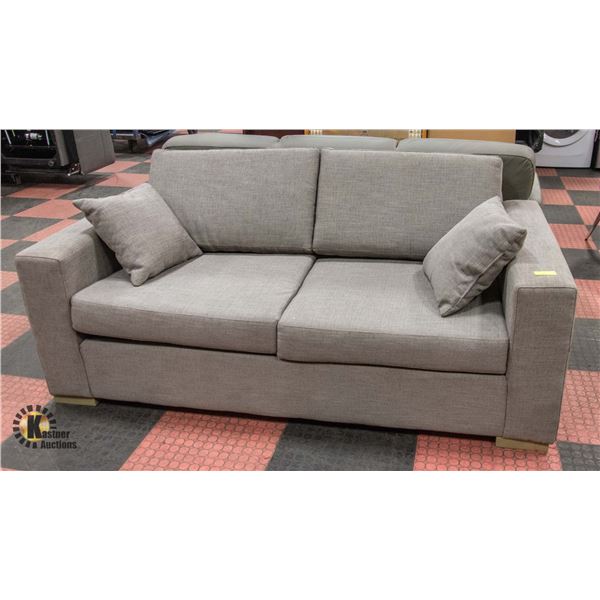 SHOWHOME GREY FABRIC SOFA W/2 ACCENT PILLOWS