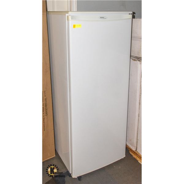 DANBY DESINGER APPARTMENT SIZE FRIDGE / FREEZER