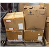 Image 1 : PALLET OF FREIGHT CLAIM CLOTHING / MASKS